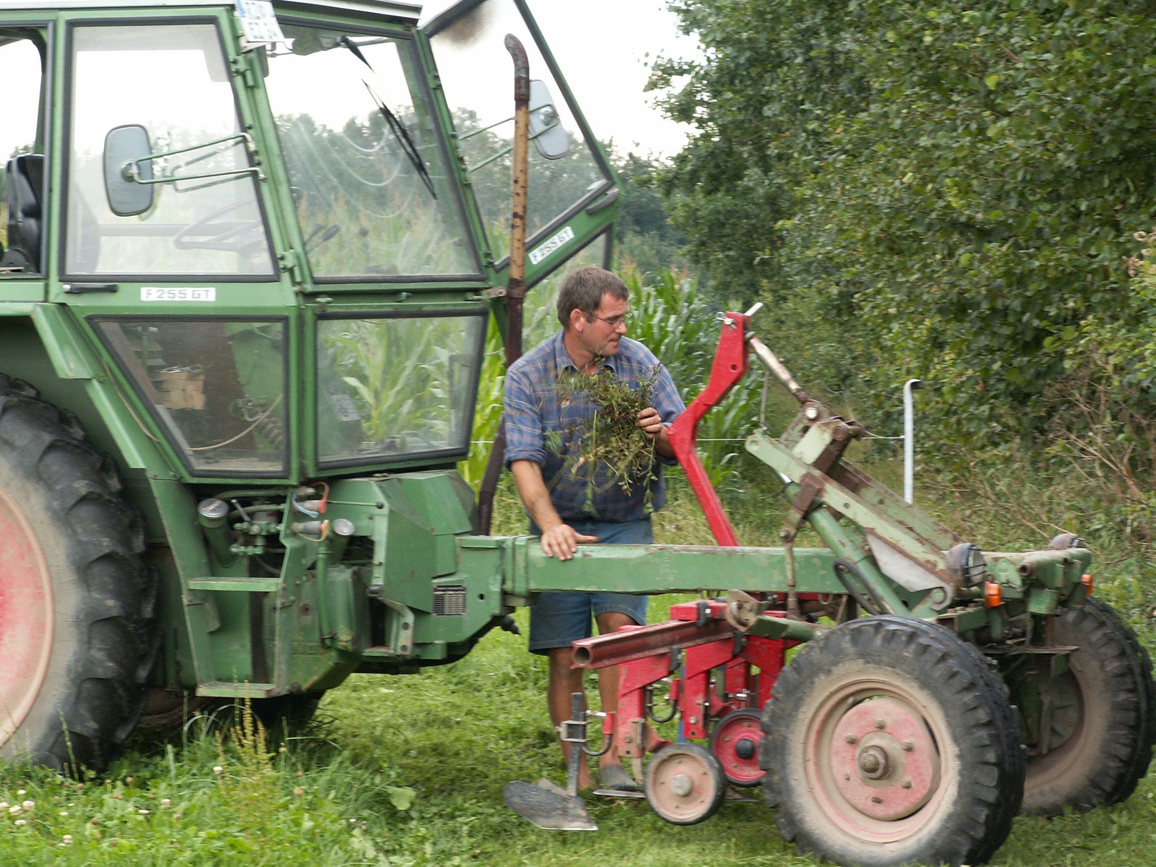 Hackmaschine am Fendt Geräteträger | Emmerts Biokiste